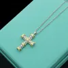 Luxe ontwerper Gold Cross Full Diamond Necklace Set Modellering Originele Fashion Classic Bracelet Dames sieraden Gift met Box301J
