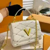 Kadınlar Crossbody Bag Zincir Flep Messenger Çantalar Tasarımcı Çanta Moda Donanım Kilit Tokalı Lingge Nakış Orijinal Deri Crossbody Cüzdan Yüksek Kalite