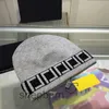 Luxurys Designers hat Men and Women Same Color Splice Fashion Beanie Cap Everyday Casual Versatile Eye catching Personality Color Variety for Travel very nice fdfsx