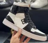 Designer casual skor skalle märke män sko mocka kalv läder gummi yttersula lyxiga designers sneaker hög topp löpande tränare