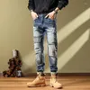 Jeans maschile autunno e inverno per il design con ricami slim fit pellini piccoli pantaloni beggar strappati