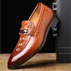 MoveChain Men Grain Leather Dress Business Office Slipon Shoes Mens Wedding Party Loafersメンズカジュアルバックルフラット231221