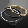 Bracciale a placcata in oro 18K in acciaio in titanio per uomini per uomini semplici coppia di gioielli alla moda anti-sbiadimento inossidabile