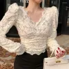 Blouses femininas renda vintage para mulheres elegantes estéticos franceses em V roupas de manga longa de manga comprida etono de inverno mais velas cortadas de veludo