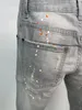 Jeans maschili alla moda alla moda pantaloni in denim pantaloni in modo casual buco casual spray dipinto a606