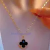 Collier Van Clover Fashion Version coréenne du collier Four Leaf Clover Fresh Ladies 18K Pendant Cent Highend Gift with Box