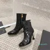 Designerin Frauenstiefel Ketten Dicke Heels kurze Stiefel halbe Top Patent Leder -Knöchelschuhe Pumpen Frau High Heels 9 cm
