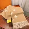 2024 Designer Scarf Winter Femmes Soft Cashmere Swarves pour Lady Sciarpa Echarpe Schal Châles enveloppe Bandana Bandana Tassel à franges 5 couleurs disponibles