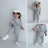 ズボンの赤ちゃん秋と冬の綿のハイウエストベリー保護ストラップパンツ幼児用ジャンプスーツ