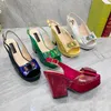 Kleiderschuhe modische Top Italienische Designer 2023 Elegante Bowknot florale Strass -Strass -Sommerparty Frauen -Plattform Chunky High Heel Sandalen