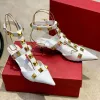 2024ブランドデザイナーNew Women's High Heel Flatsは、つま先サンダルの先の尖ったつま先のビーチサンダルサイ​​ズ35-43