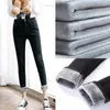 Jeans pour femmes doublées en velours super chaud épaississeur crayon vaqueroes hautes taies pantalon skinny slim en peluche denim capris 231221