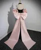 エレガントなロングブラックベルベットVネックプロムドレスボウマーメイドピンクのサテンプリーツスイープトレインパーティードレスマキシフォーマルイブニングドレス