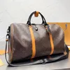 Designer Bag Duffel Påsar Färgglada präglade resor Utomhus Sport Fashion Packs Läder Kvinnor Håll alla stora väskor Print Flower Pack Men Bagage Duffels