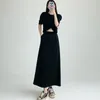 Arbetsklänningar sommaren tvåstycken uppsättningar kvinnor utgör koreanska enkla modekorsskörd toppar höga midja elastiska långa kjolar kostymer kvinnliga
