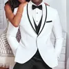 Tuxedo de boda blanca y negra para novios 3 piezas Slim Fit Men Suits Man Fashion Disfraz Chaqueta con pantalones Llegada 231221