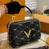 Kadınlar Crossbody Bag Zincir Flep Messenger Çantalar Tasarımcı Çanta Moda Donanım Kilit Tokalı Lingge Nakış Orijinal Deri Crossbody Cüzdan Yüksek Kalite