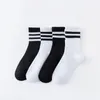 Frauen Socken 6 Paare vielseitige Schweißabsorption von Frauen mit mittleren Längenstrümpfen in reinem Schwarz und Weiß mit parallele Riegel