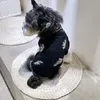 デザイナー犬の服秋/冬の犬/猫ブラックカーディガンセーターロゴパターンシュナウザーファドゥテディバグペット服