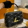 Designer Women Shoulder 23cm Leather Diamond Classic Embroidery Gold Hardware Metallic Clasp Handbag Matelasse Chain Crossbody Bag Makeup Bags Sacoche