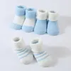 3 pary/Set Sock Baby Gtraten ciepłe bawełniane skarpetki Born Dopasowanie kolorów podłogowych Buty dla niemowlęcia dla dzieci przeciwpoślizgowych 231225