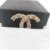 2022 Broche de charme de qualidade de luxo Design simples com diamante brilhante em ouro 18K TEM BOX SAMP PS7298A297P