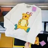 2024 New Kids Sweatshirts pojkar mode flickor hoodies Lossa modebrev våg tryckt streetwear pullover toppar barn casual tröja baby kläder