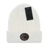 2024 Designer Beanie Luxury Sticke Hat Ins Popular Winter Unisex Cashmere Metal Letters Casual Outdoor Bonnet Sticked Caps Color Mycket trevlig gåva