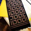 180 * 30cm à grande taille Femmes à broder imprimées écharpe en soie Imprimé hivernard Foulard Satin Square Craquins Châles de créateur de luxe 180 * 65 cm Brown Fexp