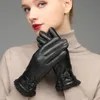 Des gants en peau de mouton pour chaleur moelleuse et gants à la mode et épais pour les gants de chevaliers avec une isolation épaisse étanche