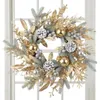 Dekorativa blommor julkransar handgjorda tallnålkrans framför dörrdekor vinter med silver bär och kottar för ho