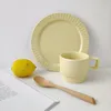 Assiettes DIREAU CRAME YALLY JAUNE MATTE ASTRAGE ET CAFE COFEAN COLIEN COLLE COLLE COULEUR SIMPLE BROUPÉ MAISON BOURNI