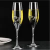 2PCSウェディングシャンパングラスセットラインストーンクリスタルリムハート付きフルートグラスの装飾ドリンクゴブレットカップ231221