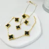 Vintage 4 Leaf hanger ketting armband oorbellen ring voor vrouwen mode goud vergulde klaver sieraden set cadeau 231221