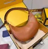 2024 Yüksek kaliteli tasarımcı çanta çanta moda deri omuz çantaları çapraz kanatlı çantalar kadın çanta klasik cüzdan ayı ayı renk altı