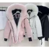 "Stylish Women's Down Puffer Jacket med Real Fox Fur Trimmed Hood - varm vinterrock för fashionabla och mysiga outfit"
