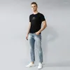 Мужские джинсы итальянская винтажная мода Retro Light Blue Slim Fit Ruped Мужчины высококачественные дизайнерские дизайнерские джинсовые штаны.