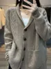 Autumn Inverno di alta qualità Premium Cardigan Cardigan Women's 100 Wool Magione in cashmere Vneck Giacca cappotto di grandi dimensioni Femmina 231221