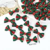 Feestdecoratie 30 stks kerst boog rood/groen satijnen lint bogen christma naaien vaartuig bowknot diy haarclips accessoires