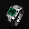 Anneau d'émeraude Green Spinel Men's Ring Platinum Fashion Square Diamond Fashion Ring248y