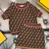 Çocuklar Giyim Kız Tasarımcı Etek ve O boyun gömlek Seti Kız Giysileri Kıyafetleri Çocuk Takibi Tam Mektup Yaz Kıyafet Çocuk Top Tees Etekler CSG2312224