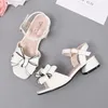 Oxfords Girls Sandals 2023 Nowe letnie sandały dla dzieci Bow Księżniczka Buty Modne Patent Skórzane obcasy dla dziewcząt