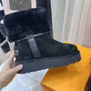 Chaussures de créateurs célèbres Bottes à plateforme en daim pour femmes Bottines Cuir de veau en daim soyeux Doublure en cuir de peau de mouton doux Hiver après Design Trim