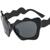 Lunettes de soleil de mode Femmes vagues Sun Glasse anti-UV Spectacles Cat Eye Eyeglass Personnalité Cadre surdimension