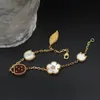 Women Girl Fashion Red Jade Ladybug Tulip Leaf White Sea Shell Clover Jewelry Insect Pendant Armband Broochjewelry Set 231221