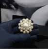 Pins, broszki nowe wysokiej klasy branżę inkrustowaną perłową geometryczną broszkę perłową do wysokiej klasy odzieży i akcesoriów, luksusowy i modny