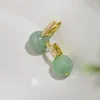 Boucles d'oreilles en peluche et verts verts légers à l'oreille pour femmes simples et mode naturelles et bijoux de banquet rond en jade