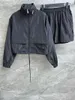 女性用トラックスーツナイロンスーツリサイクルコレクション隠されたウエストショーツ付きの隠されたフード付きコート