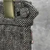 Юбки TB THOM Женские юбки 23SS Summer New в корейской модной женской одежде Harajuku Diagonal Stripes Street плиссированные мини -юбки L231222