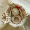 Projeto Crochet Rabbit Baby Teether Born Bunny Rattle Toy Toy Wooden Molar Anel de Anel de Dentro Clipes Cadeia Conjunto de Cadeia 231221